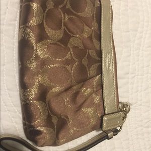 COACH GOLD WRISTLET